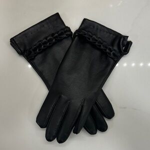 Elegant Black Leather Gloves